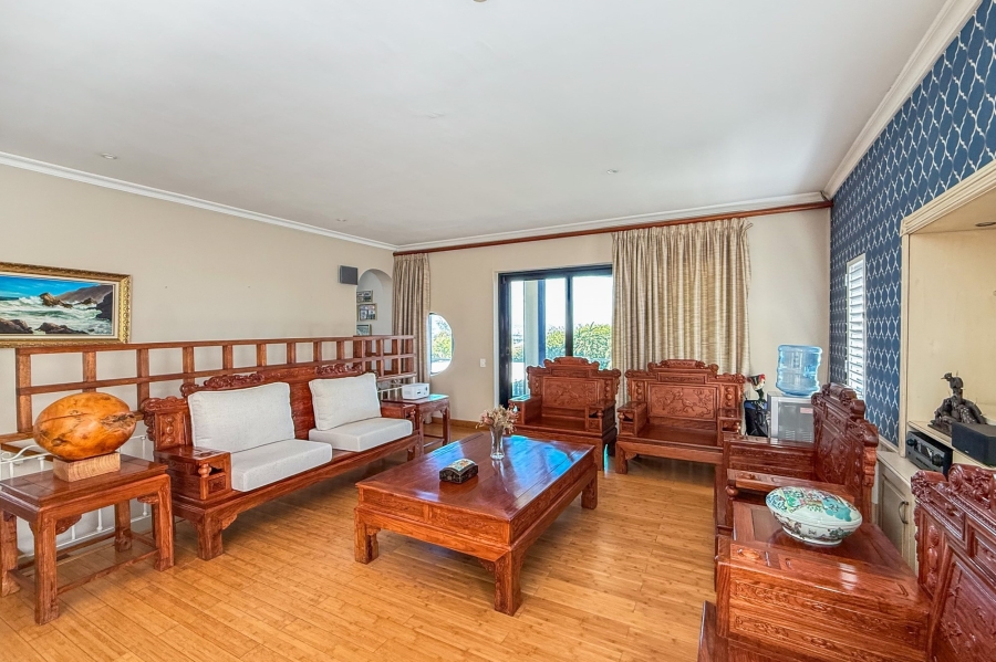 5 Bedroom Property for Sale in Plattekloof Western Cape